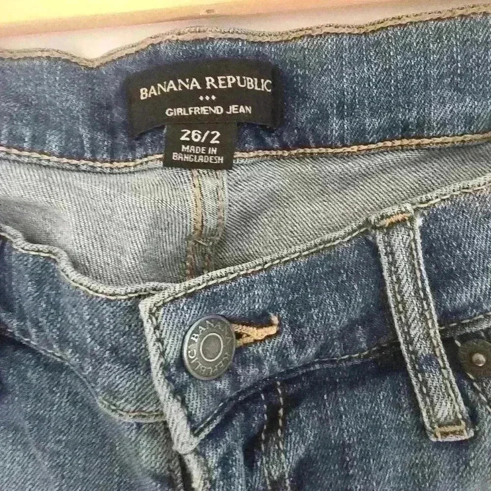 P7422 banana republic girlfriend medium wash distressed skinny jeans size 26/2 - Picture 3 of 6